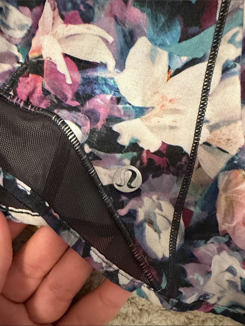 Floral printed Lululemon shorts - Picture 3 of 3